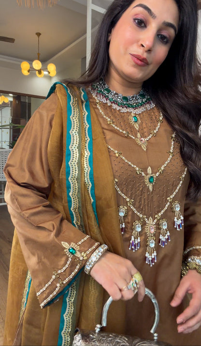 Jewel Silk set in Gold brown