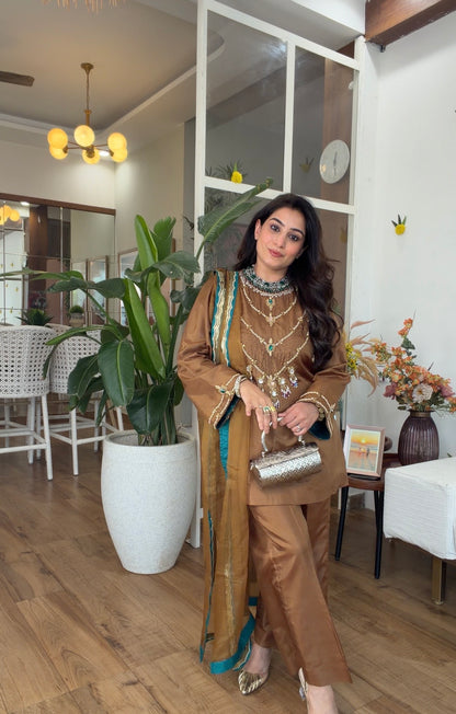 Jewel Silk set in Gold brown
