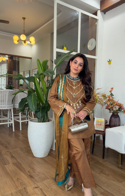 Jewel Silk set in Gold brown