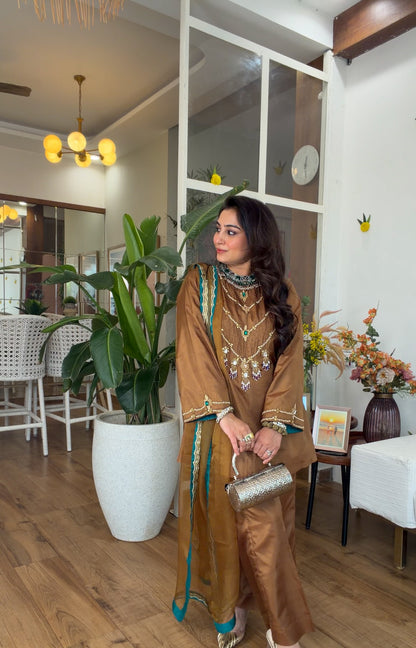 Jewel Silk set in Gold brown