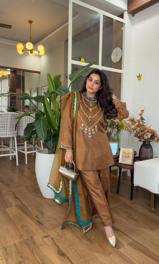 Jewel Silk set in Gold brown