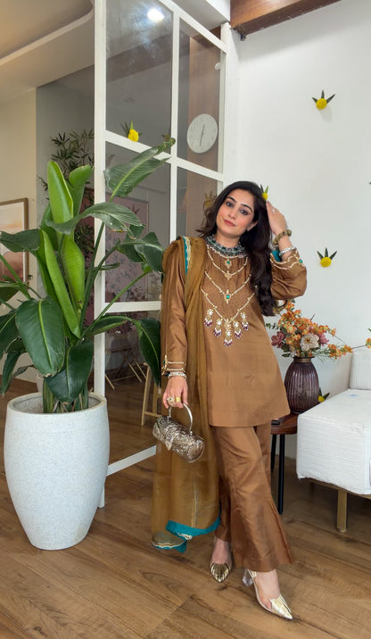 Jewel Silk set in Gold brown