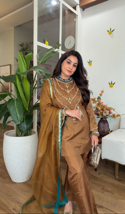 Jewel Silk set in Gold brown
