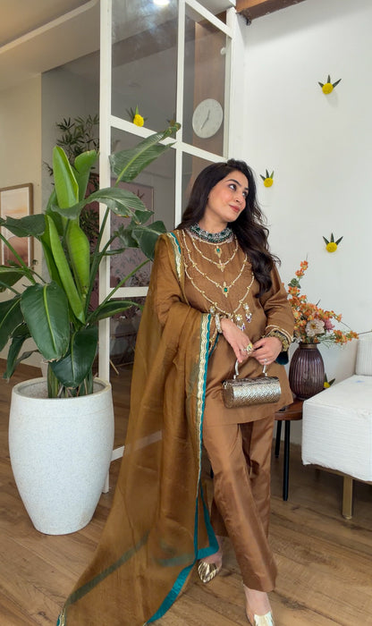 Jewel Silk set in Gold brown