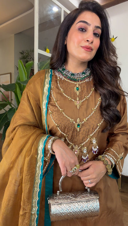 Jewel Silk set in Gold brown