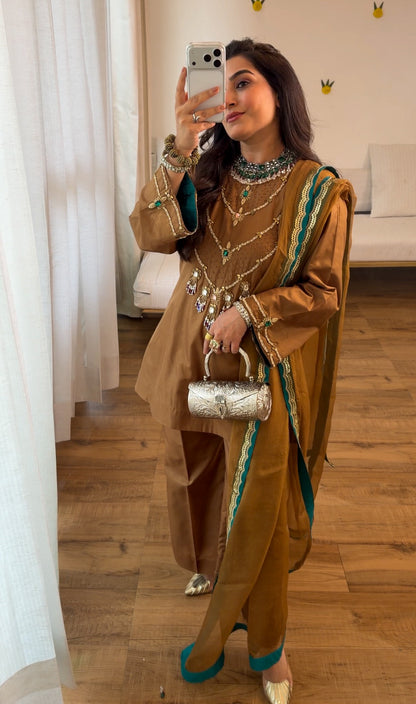 Jewel Silk set in Gold brown