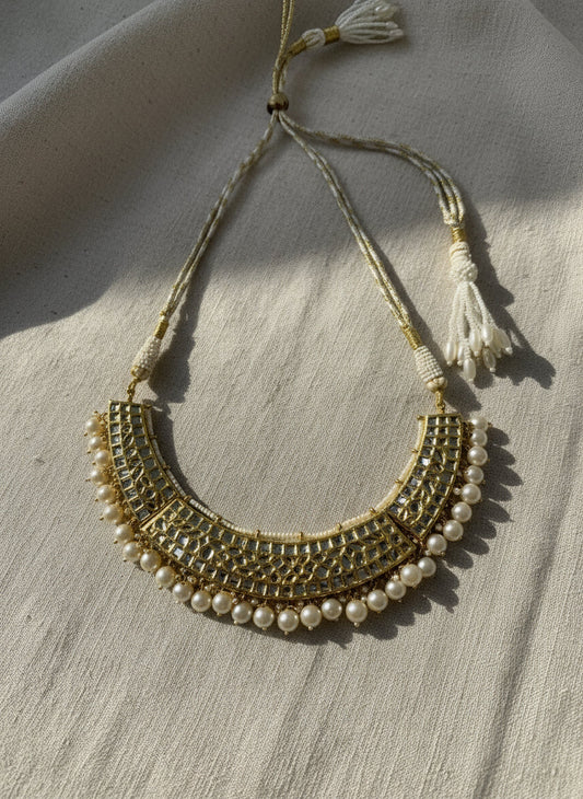 Amara Kundan Pearl Choker