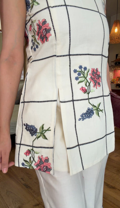 IVORY CROSS-STITCHED FLORAL SET